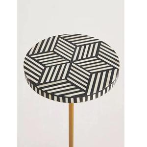 โต๊ะลิ้นชักฝังกระดูก ILAHI พร้อมขาตั้งทองเหลือง ดีไซน์ทันสมัย ตกแต่งด้วยหินอาเกต จัดเก็บได้สามชั้น เฟอร์นิเจอร์พกพาสำหรับบ้าน - Product Image 1