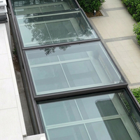 Puits de lumière moderne à toit plat fixe, cadre en aluminium, fenêtre de toit en verre trempé, système d'éclairage naturel personnalisé pour villa et cour