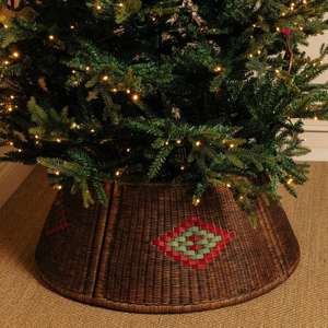 อุปกรณ์ตกแต่งคริสต์มาส ปลอกคอต้นคริสต์มาสทำมือจากหวาย ปลอกต้นคริสต์มาสแบบพับได้สไตล์เรสติก ทำจากหวาย ผลิตด้วยมือจากเวียดนาม - Product Image 1