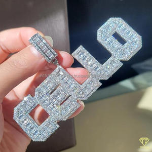 จี้เพชรโมอิสซาไนต์ฮิปฮอป "CELLO" พร้อมสร้อยคอแบบ Cuban Link ชุบทองคำขาว สำหรับผู้ชาย - Product Image 2