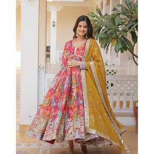 SANAYA'S BATA READYMADE ALIA CUT CON DUPATTA SET- 125 ROJO - Product Image 4