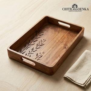 Plateau de service artisanal en bois, plateau de rangement rectangulaire, design minimaliste sculpté, verni, à un seul niveau, pour utilisation sur table - Product Image 1