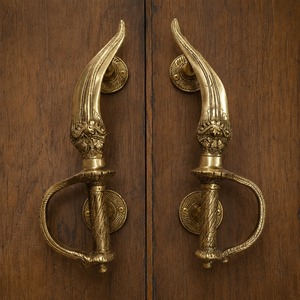 SHUBHAM Tirador de Puerta Decorativo de Latón Tallado Vintage, Perilla para Muebles, Ideal para Inauguración de Casa, Herraje para Puertas de Armarios y Gabinetes Exteriores - Product Image 1