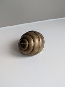 Prensapapeles Redondo de Latón Vintage – Un Artículo Único y Funcional para Coleccionistas y Escritores - Product Image 2