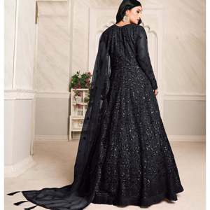 Vestido de Fiesta Hecho a Mano con Cuello Redondo y Corte en A, con Bordado de Lentejuelas en Organza, Cintura Imperio y Dupatta, para Ocasiones Elegantes - Product Image 3