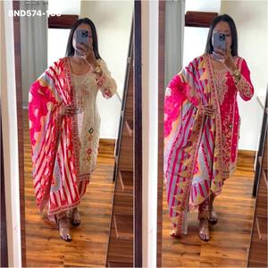 Ensemble indien traditionnel de qualité supérieure en Chinon avec broderie, travail de cordonnet et sequins, comprenant un haut, un Dhoti Salwar et un Dupatta - Fournisseur indien - Product Image 2