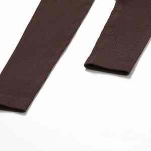 Conjunto de Yoga para Mujer con Top de Cuello Halter y Pantalones, Leggings de Running de Manga Larga con Logotipo Personalizado - Product Image 3