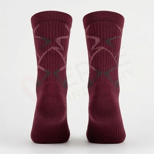 Chaussettes pour hommes à motif géométrique, tricotées, respirantes, en spandex, polyester et coton, style classique pour l'automne - Product Image 2