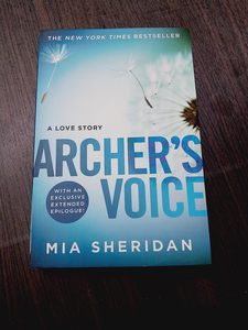 Archers Voice de Mia Sheridan, roman best-seller de romance pour adultes, reliure souple de haute qualité - Product Image 1