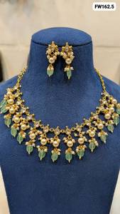 Ensemble de bijoux tendance pour femmes indiennes en laiton plaqué or (collier et boucles d'oreilles) – Cadeau de mariage, fiançailles, usage quotidien, soirée - Product Image 4