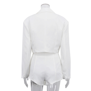 Ensemble deux pièces d'été : Veste courte sportive à col halter boutonnée sans manches avec épaulettes et short taille haute très élastique - Product Image 5