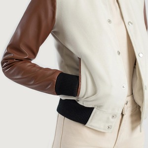 Veste universitaire crème avec manches en cuir marron, col montant, fermeture boutonnée, vêtements d'automne, vestes pour femmes - Product Image 3