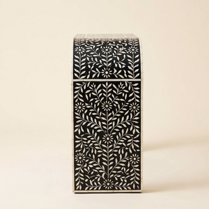 Table console intarriée en os, intemporelle, pour espaces classiques et contemporains, artisanat de luxe par Vikis Arts - Product Image 3