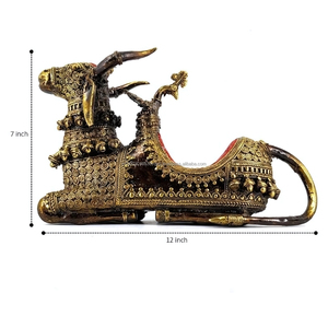 Porte-bougie indien hindou sacré en laiton pur représentant la déesse Nandi, vache avec trône et paon, art multicolore, 6 pouces - Product Image 5