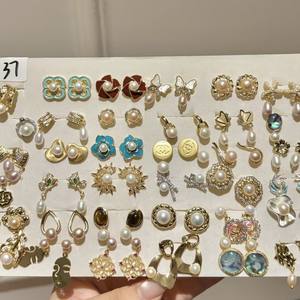 Juego de Joyería de Moda Versión Coreana, 36 Pares de Aretes de Unicornio, Mariposa y AMOR, Fabricante de Comercio Exterior - Product Image 2