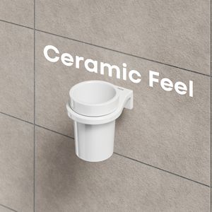 Verre à eau rond professionnel avec support mural chromé pour salles de bain d'hôtels commerciaux et suites d'hôtes d'hôtellerie - Product Image 3