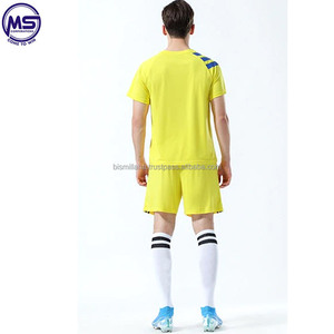 Maillot de football uni pour hommes 100% polyester avec logo et nom d'équipe personnalisés Service OEM Haute qualité - Product Image 5