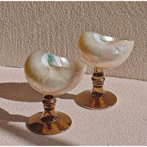 El metal de alta calidad con acabado de concha marina proporciona una experiencia de bebida premium tanto para ocasiones informales como formales. - Product Image 3