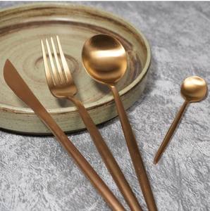 Cubiertos de alta calidad con un acabado elegante, perfectos para hogares modernos, hoteles, restaurantes, cenas festivas y mesas con estilo. - Product Image 4