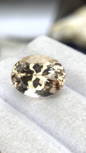 Pierre naturelle certifiée Morganite de forme ovale avec une couleur et un lustre excellents, Beryl naturel de 6,33 carats, nette à la loupe - Product Image 5