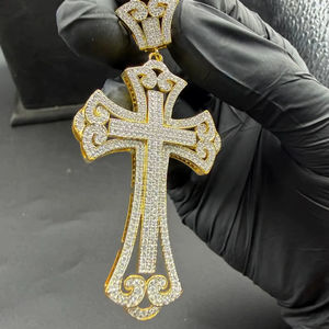 Collar con Colgante de Cruz de Moissanita con Corte Brillante Redondo para Hombre, Plata 925, Estilo Clásico, Certificado IGI Personalizado para Uso Diario - Product Image 3