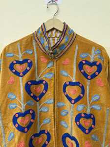 Veste bohème en velours brodé Suzani faite à la main, motif floral d'inspiration folklorique, vêtement d'extérieur réversible, manteau d'hiver - Product Image 4