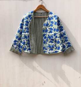 Chaqueta de Invierno Reversible Unisex, Hecha a Mano con Parches Kantha, Diseño Floral, Algodón Orgánico Indio, Precio al por Mayor - Product Image 1