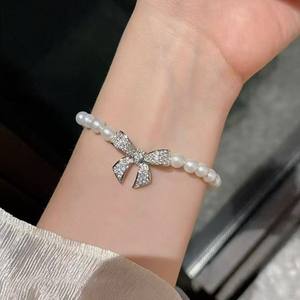 Conjunto de Collar y Pulsera de Perlas de Agua Dulce Naturales de 6-7 mm con Lazo de Mariposa a Juego con la Marca, Estilo Bombilla Pequeña AK - Product Image 5