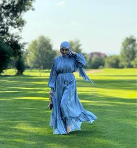 Abaya de Organza de Seda Azul Cielo |   Elegante Vestido Modesto con Pliegues Brillantes |   Conjunto de hiyab premium de varias capas con mangas abullonadas - Product Image 4