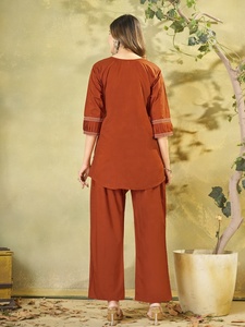 Ensemble en coton brodé de fleurs pour femmes, vêtements décontractés, coupe ample, style ethnique Inde Pakistan - Product Image 3