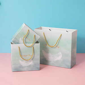 Bolsa de Compras de Papel Morado de Lujo Personalizada con Asa Troquelada, Hecha en Fábrica en Vietnam - Product Image 4
