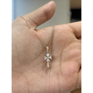 Collier pendentif croix en or avec diamant de laboratoire taille triangle 0,55 ct de qualité supérieure, bijoux fins modernes, cadeau élégant pour femme - Product Image 3