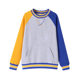 Sweat-shirt à col rond personnalisé avec poche et écusson en chenille SGRho pour sororité – Vente en gros de sweats à col rond personnalisés pour acheteurs et commandes groupées - Product Image 1