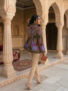 Manteau Bohème Celestial Wolf, Veste en Velours Brodé à la Main Style Suzani, Textile Artistique, Combinaison Indienne Traditionnelle et Moderne, Vêtement d'extérieur - Product Image 6