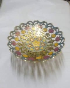 ชามเสิร์ฟแบบมินิมอลหรูหราเป็นมิตรกับสิ่งแวดล้อมสำหรับขายส่ง  ชามโลหะสีสันสดใสสลักลายนูนทองเหลืองแบบกำหนดเอง สำหรับใช้ในบ้าน โรงแรม ร้านอาหาร บนโต๊ะอาหาร - Product Image 2