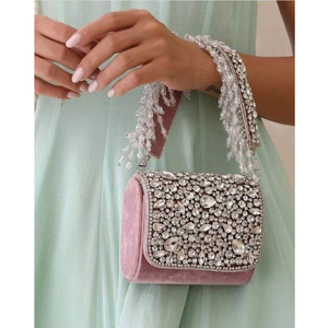 กระเป๋าปอทลีปักมุกขาวและเลื่อมงานแฮนด์เมด - กระเป๋าคลัทช์สำหรับงานแต่งงานระดับพรีเมียมพร้อมพู่คริสตัล - Product Image 2