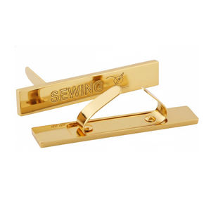 Etiqueta metálica con logotipo de marca para accesorios de bolsos personalizados con púas - Product Image 2