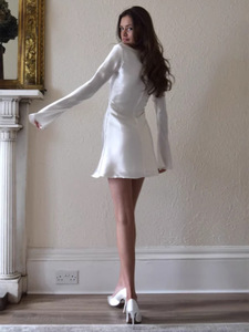 Elegante Mini <span class=keywords><strong>Abito</strong></span> in Raso Bianco da Donna, Sexy con <span class=keywords><strong>Scollo</strong></span> <span class=keywords><strong>a</strong></span> <span class=keywords><strong>Barca</strong></span> e Maniche Lunghe, Vestito da Festa Stile Francese, <span class=keywords><strong>Abito</strong></span> Corto Aderente Effetto Seta per Serate - Product Image 2