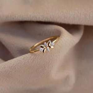 Anillo de Compromiso de Plata de Ley 925 con Diseño de Mariposa Delicado y Circonitas, Moderno, para Uso Diario, Regalo de Boda, Unisex para Mujer - Product Image 1