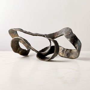 Sofisticados objetos decorativos de metal, esculturas diseñadas para temas artísticos de interiores de hogares. - Product Image 4