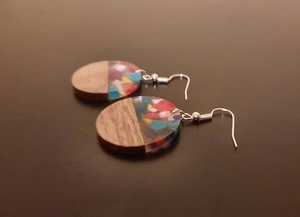 Boucles d'oreilles pendantes rustiques en résine et bois faites à la main MN EXPORTS, bijoux artisanaux naturels, accessoires de mode, cadeau pour femme, idéal pour les fêtes - Product Image 2