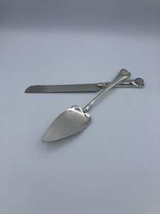 Cuchillo para Pastel de Diseño Clásico en Metal con Hoja de Acero Inoxidable Resistente a la Oxidación para Uso Duradero en Panaderías y en el Hogar - Product Image 6