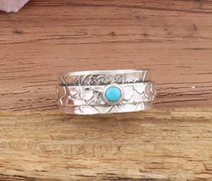 Bague fine en argent sterling 925 avec sertissage en turquoise, minimaliste, à superposer, bague éternité, cadeau de naissance de décembre - Product Image 1