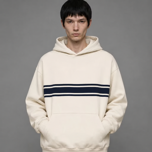 Sweat-shirt à capuche blanc cassé pour homme, style sportif, manches raglan, motif rayé, poche kangourou, personnalisable avec logo (OEM/ODM) - Product Image 3