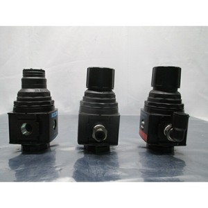 3 régulateurs d'air pneumatiques Wilkerson R28-04-F000 - Équipements et pièces semi-conductrices de renommée mondiale à confiance mondiale - Product Image 1