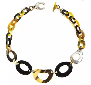 Collar Artesanal de Cuerno de Búfalo Natural y Ecológico para Mujeres y Niñas, por CRESCENT CRAFTS - Product Image 2