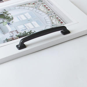 Poignée carrée moderne en alliage de zinc noir mat à prix abordable pour armoires de cuisine, tables de nuit et meubles de salle de bain - Product Image 1
