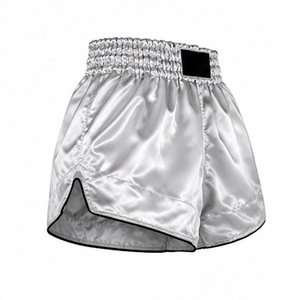 Shorts de boxe Muay Thai personnalisés pour hommes, en satin noir, polyester, taille haute, élastique, respirant, logo avant, sportif - Product Image 6