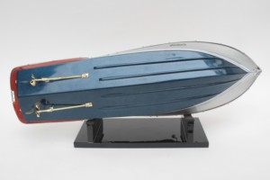 Modèle de bateau rapide italien artisanal en bois RIVA AQUARIVA GUCCII SILVER PAINTED édition spéciale pour décoration de bureau ou cadeau - Product Image 6