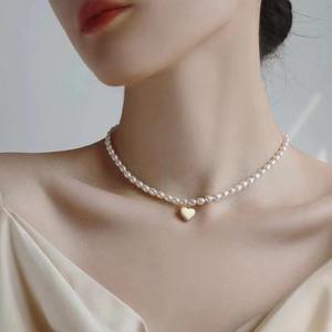 Collier de perles de millet d'eau douce avec pendentif sirène en nacre naturelle, chaîne claviculaire chic, pendentifs et breloques tendance - Product Image 1